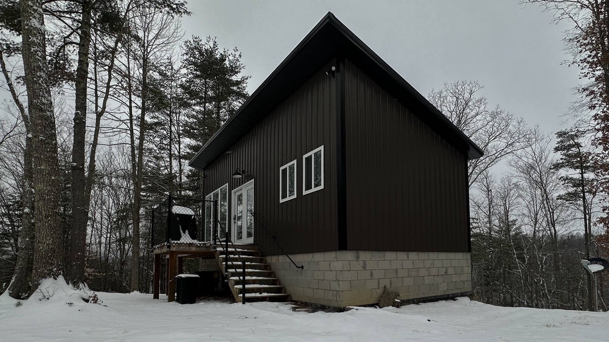 Nimitz Cottage | Charming 1BD Forest Retreat with Wifi & Fireplace