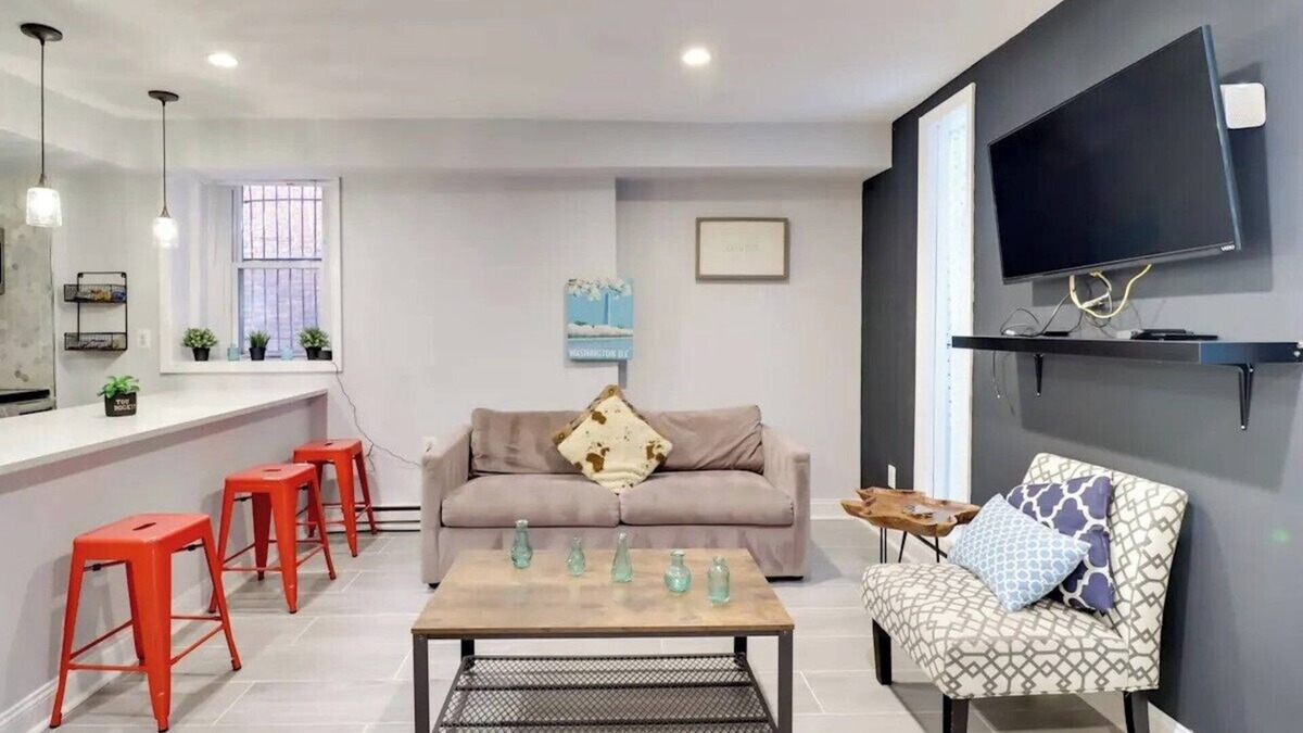 Truxton Circle House | Charming 1bedroom Apt in Central Washington By Metro and Most DC Attraction