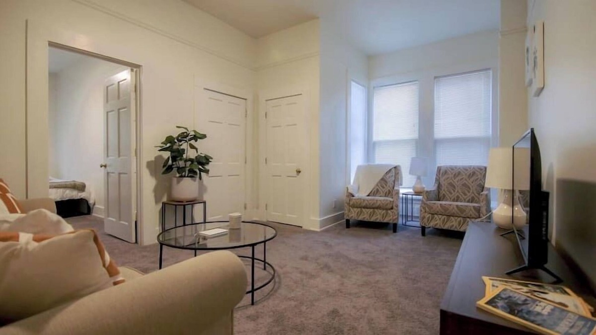 Des Moines Apartment | Charming 1BR Apt, Prime Location near Drake