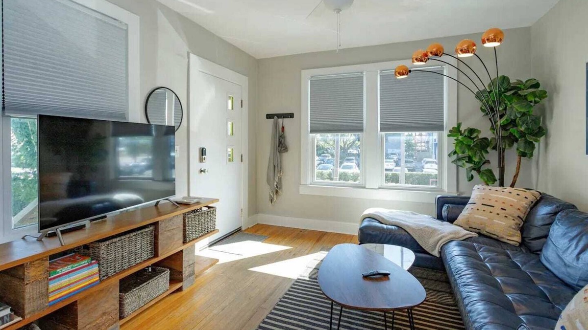 Park Lake - Highland House | Charming 1BR Vintage Treehouse Garage Apartment