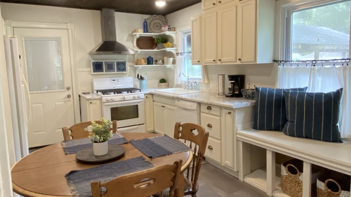 Monroe House | Charming 2/1 Centrally located and close to ULM! Pet Friendly!