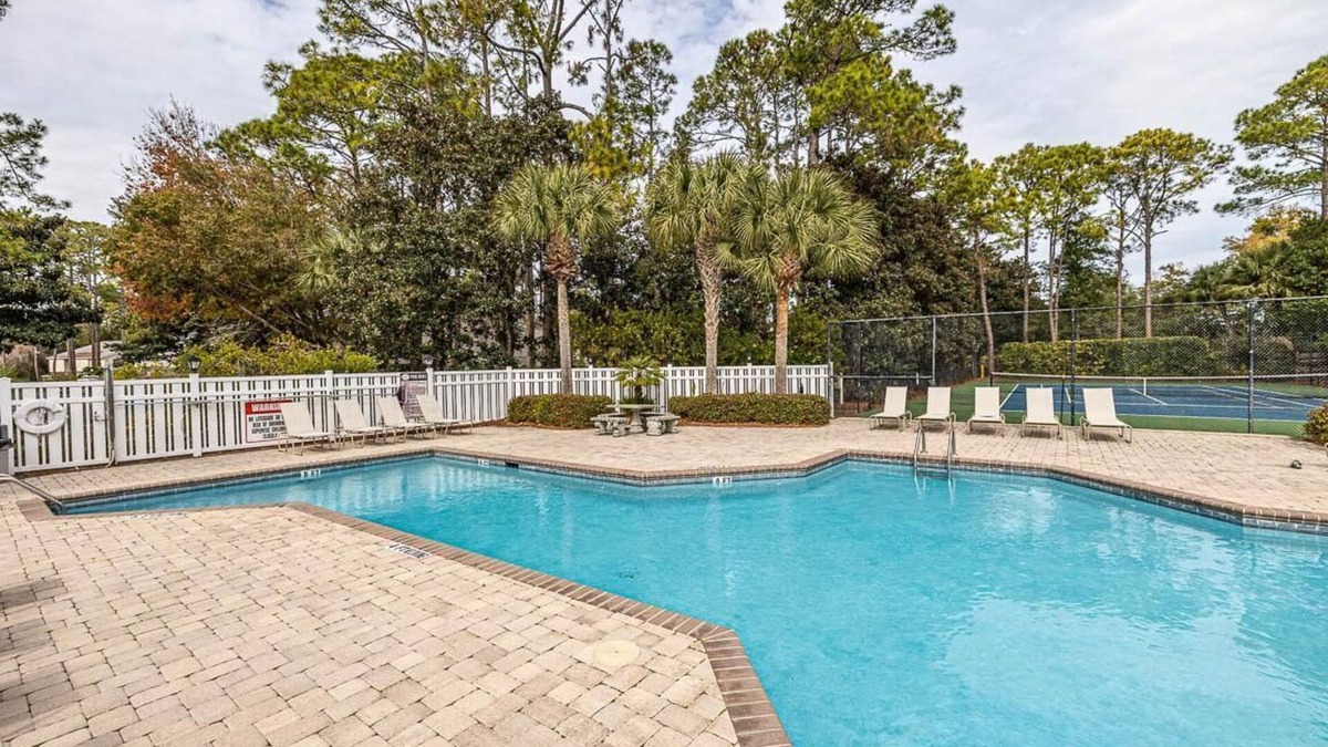 Saint Simons Heights Condo | Charming 2/2 condo close to the beach and shopping! WiFi, fitness, tennis,pool.