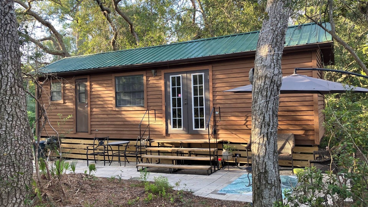 White Springs Cabin | Charming 2-2 cabin in White Springs on the Suwannee River and Florida trail.