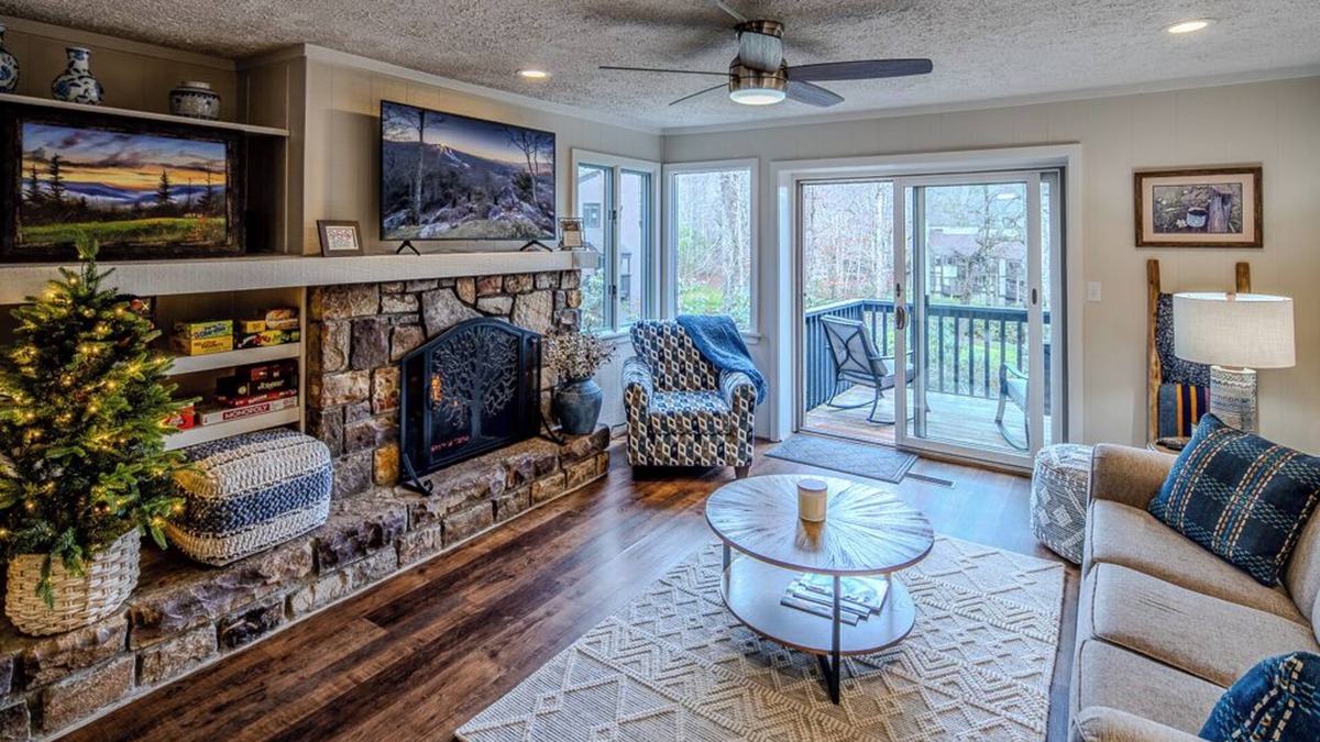 Sugar Mountain Apartment | Charming 2/2 condo Sugar Mountain Walk to Golf, Tennis & Ski