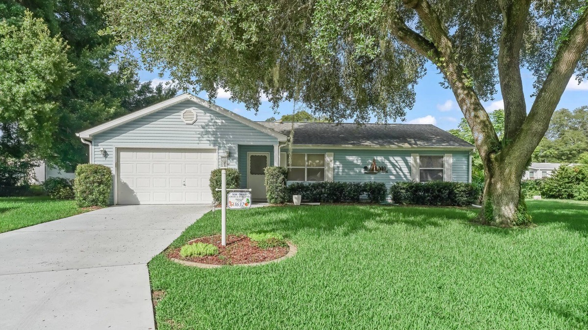 The Villages House | Charming 2/2 Ranch in Orange Blossom Gardens: Relax, Explore, and Enjoy!
