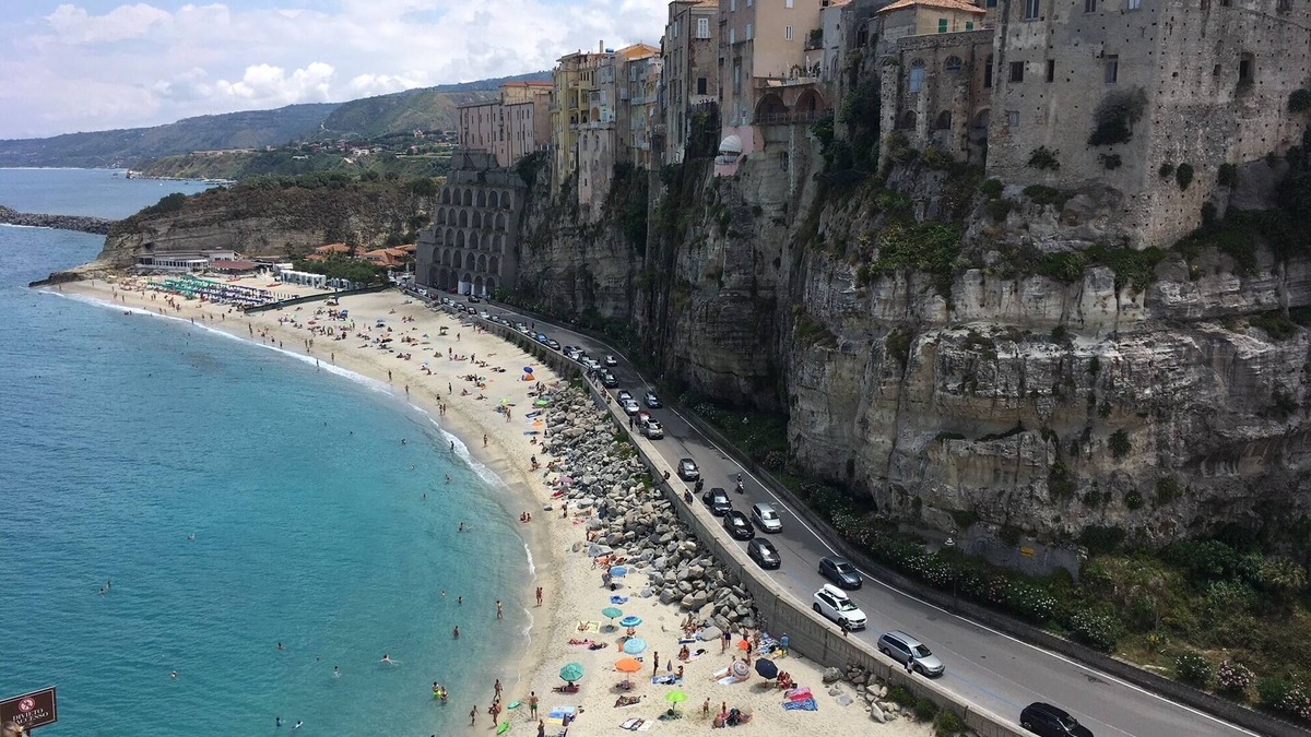 Contrada Difesa I Apartment | Charming 2-bedroom apartment with WiFi, AC close to beach and swimming pools