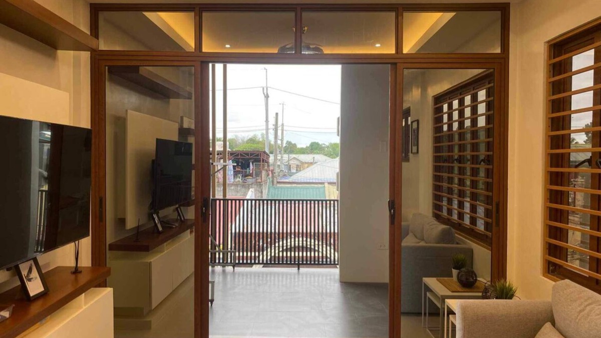 CSJDM House | Charming 2-BR House in San Jose Del Monte w/WiFi, 3 split-type ACs, & Netflix