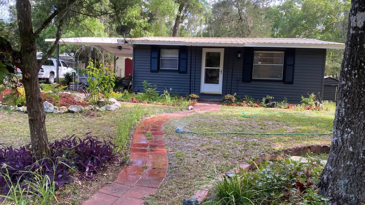 Bushnell Cottage | Charming 2-b/r country cottage-central Florida WiFi, AC, BBQ home away from home