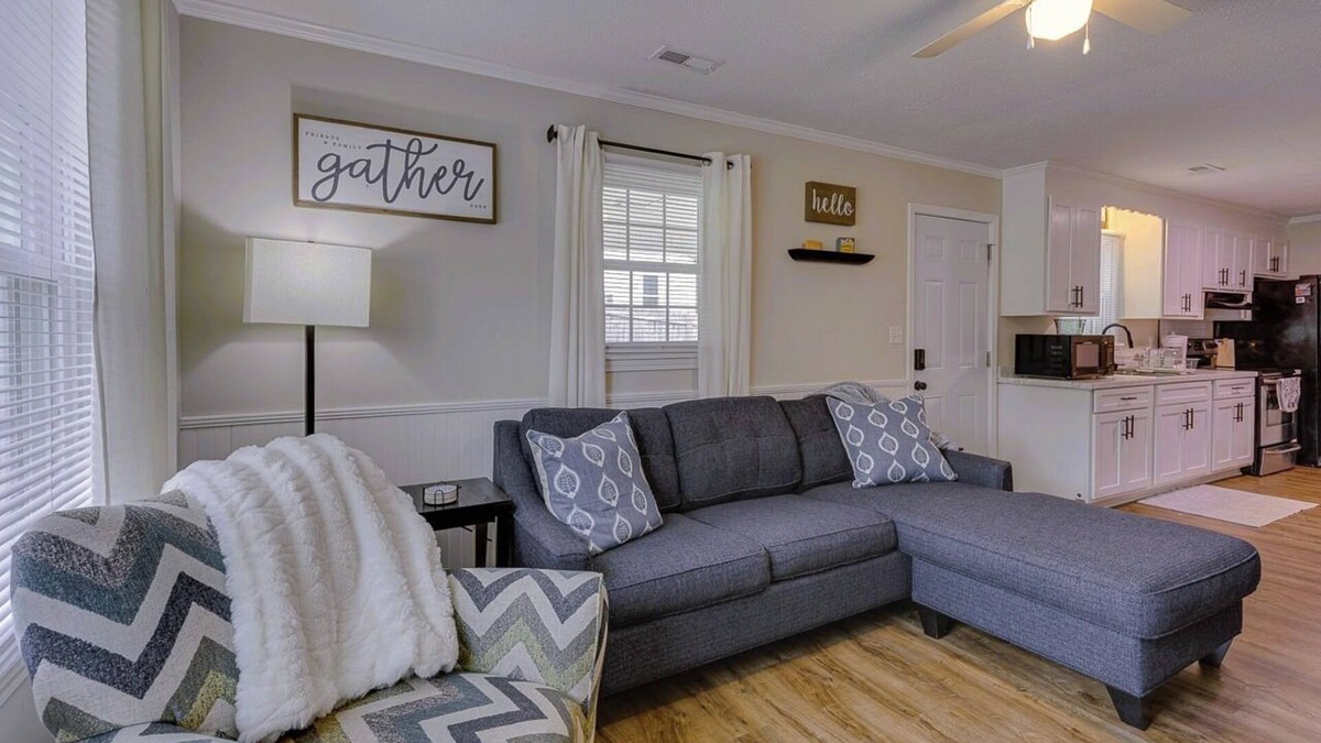 Easley House | Charming 2-Bd 1-Ba home in Easley near GVL & Clemson w/WiFi, Self check-in & AC