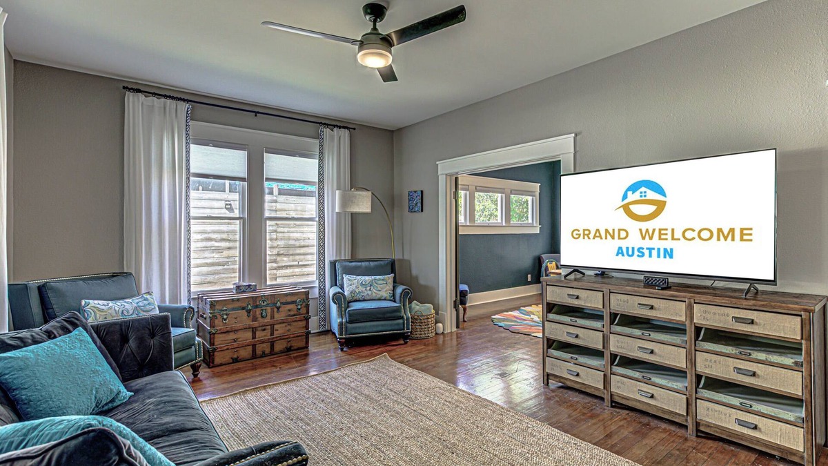 MLK House | Charming 2 BDR for 4, Close to Downtown Austin!