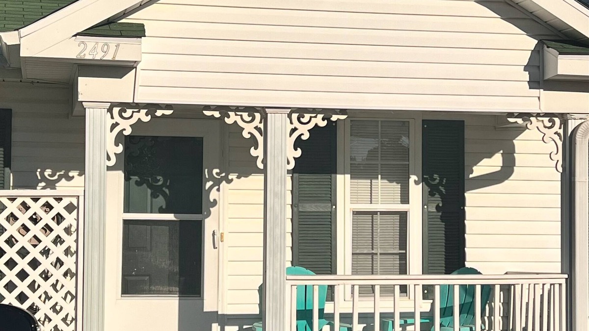 Northwest Pensacola House | Charming 2-bdr home, fenced byard, fully equipped, central location