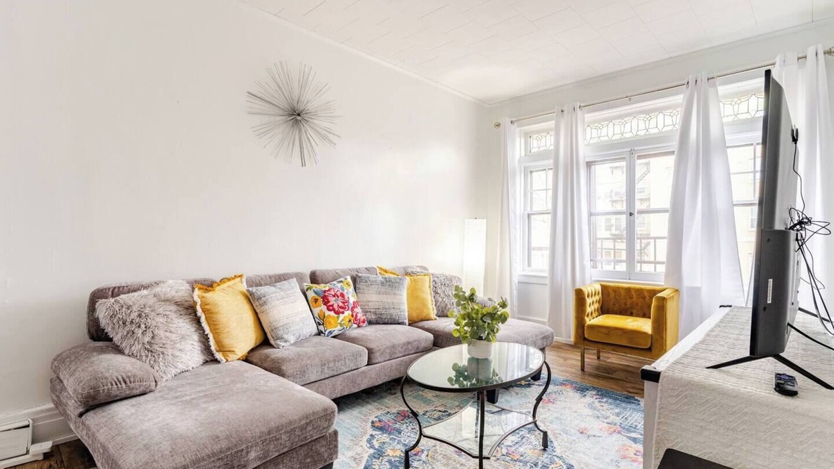 East Avenue Apartment | Charming 2-bdrm apt on lovely Park Ave. long-term option available