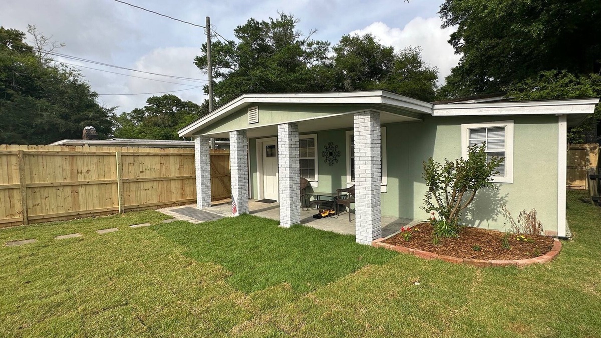 Wright House | Charming 2-bedroom cottage in lovely Fort Walton Beach