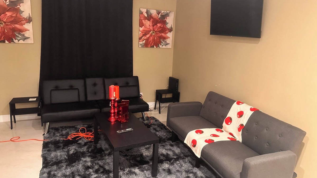 North Miami Beach House | Charming 2-bedroom house in Pleasant North Miami Beach with AC