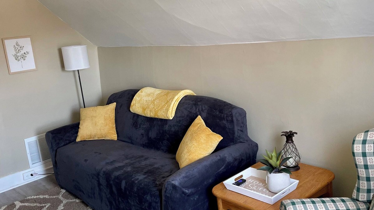 St. Albans Apartment | Charming 2-bedroom apartment in Saint Albans City