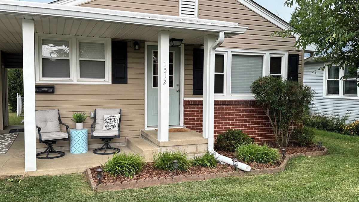 Kingsport House | Charming 2 Bed/2 Bath Retreat on Warpath Drive - Your Perfect Home Awaits!