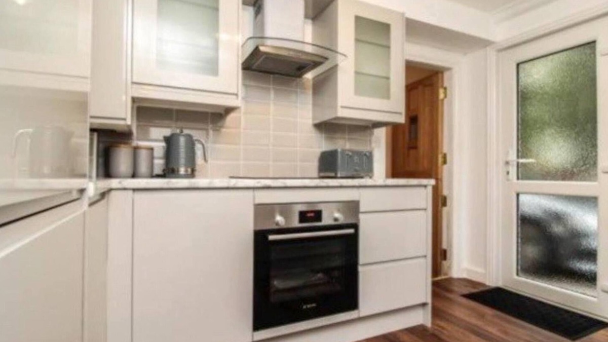 Brentwood Apartment | Charming 2-bed Apartment in Brentwood Free Parking
