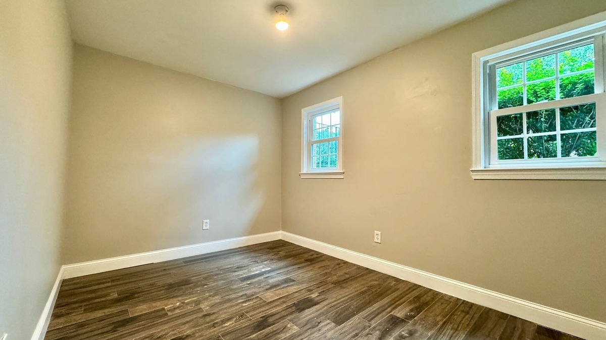Oakton Apartment | Charming 2-bed apartment in lovely Oakton - a few miles from many universities!