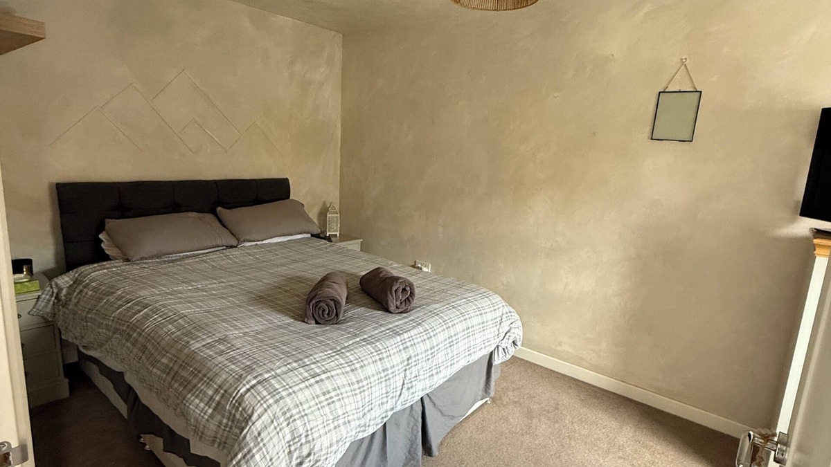 Long Itchington House | Charming 2-Bed Bungalow in Peaceful Village Countryside Escape