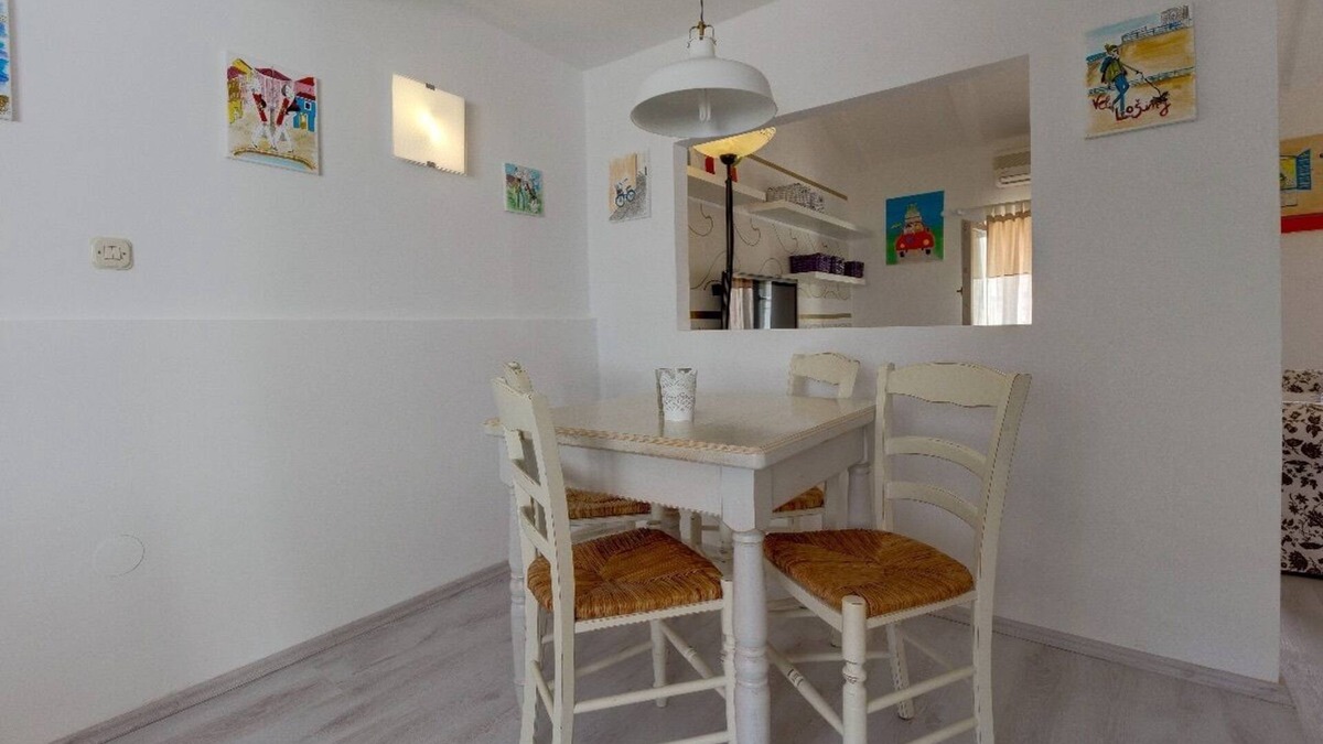 Cove Murtar Apartment | Charming 2-Bed Family Getaway, Pet-Friendly with Parking