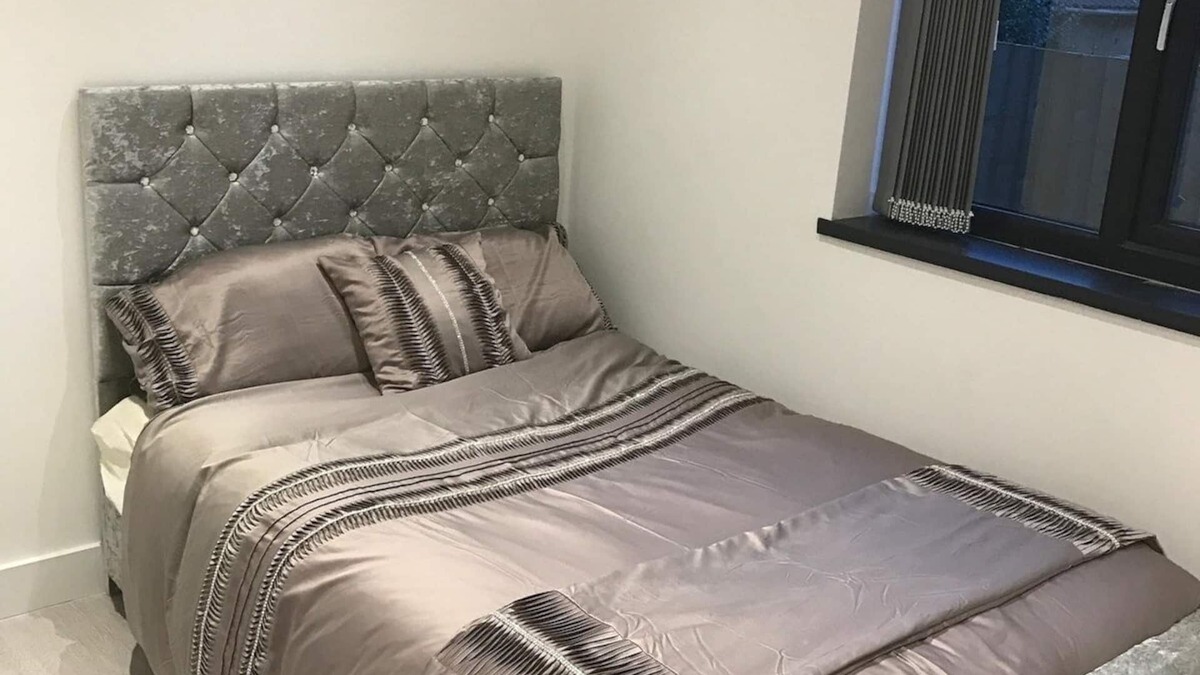 Sketty Apartment | Charming 2-Bed Flat in Swansea