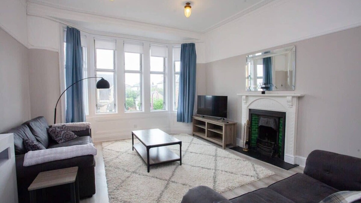 Giffnock Apartment | Charming 2 Bed Flat in Giffnock