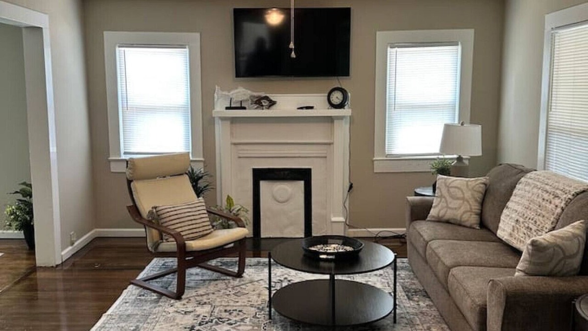 Concord House | Charming 2 bed home - Downtown Concord