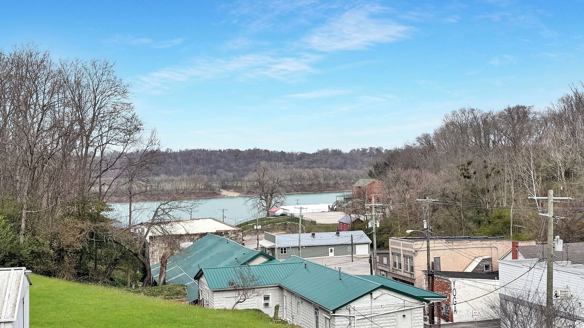 Brandenburg House | Charming 2-bed house in Historic Downtown Brandenburg Overlooking the Ohio River