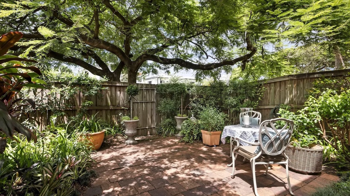 Ascot Apartment | Charming 2-Bed Terrace in Prestigious Ascot