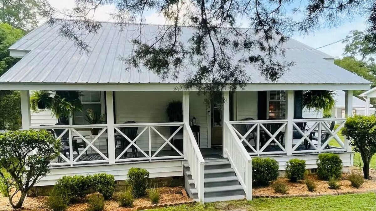 De Funiak Springs Cottage | Charming 2-bedroom cottage with AC, WiFi in enchanting DeFuniak Springs