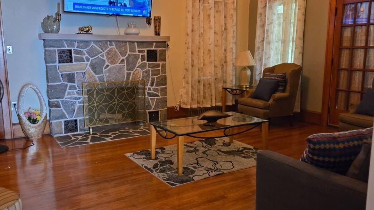 East Stroudsburg House | Charming 2-bedroom house with AC, WiFi in fantastic East Stroudsburg