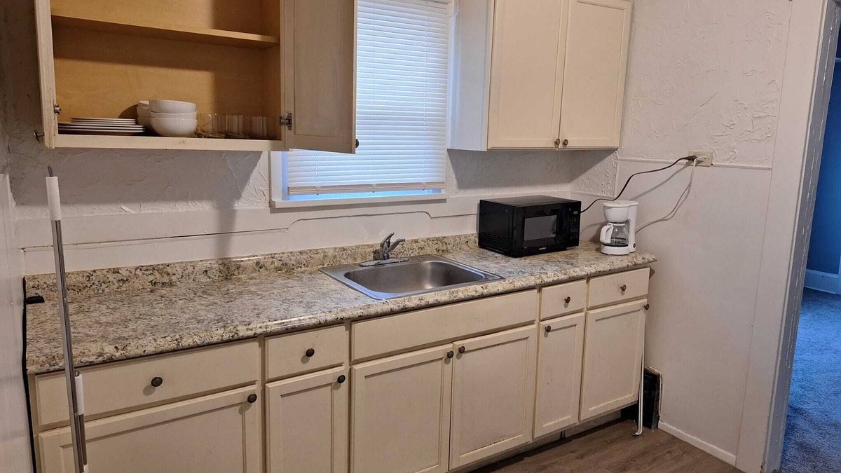 Garfield Heights Apartment | Charming 2-bedroom apartment with WiFi, AC in nice Garfield Heights 27L