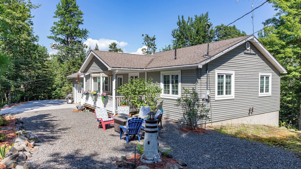 Stockton Springs Cottage | Charming 2-bedroom cottage located near Sandy Point Beach.