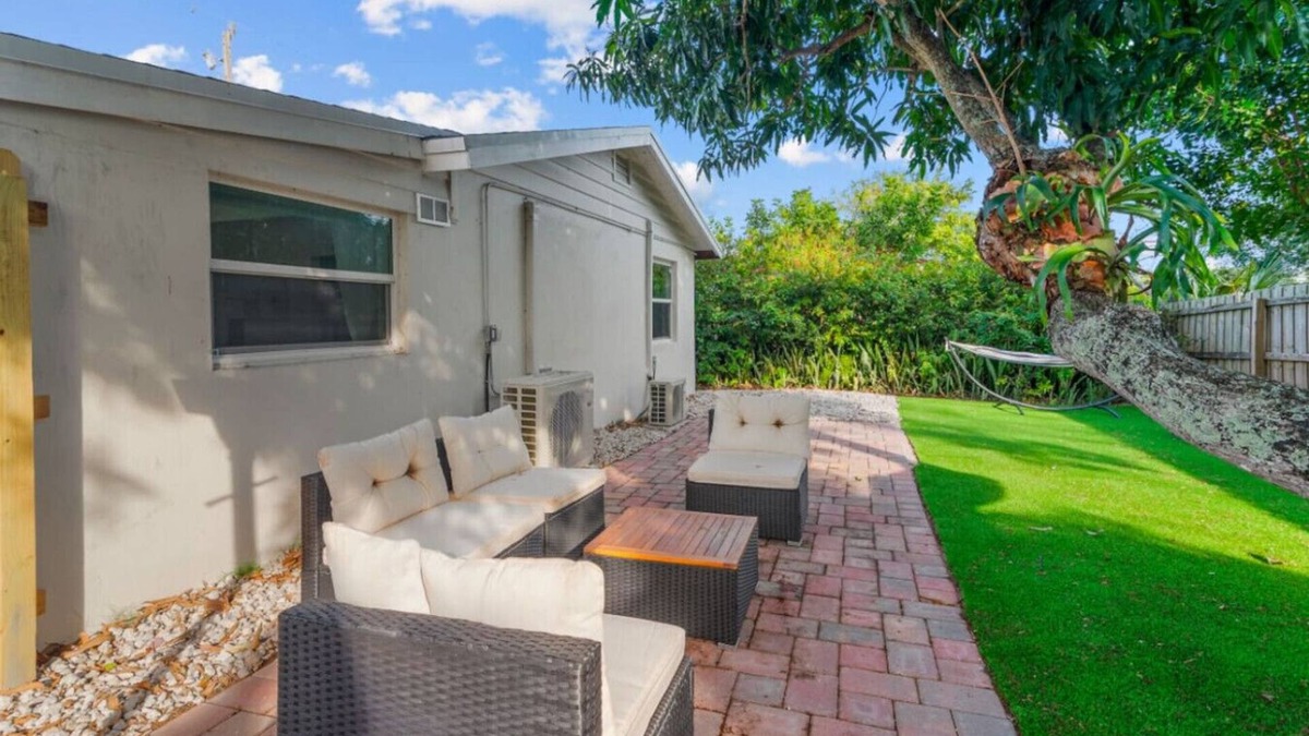Poiciana Park II House | Charming 2 Bed 1 Bath Cottage in WPB