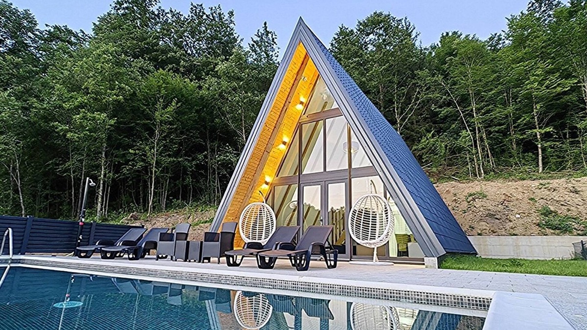 Mali Radic Villa | Charming 2-bedroom villa on the wood edge and river Una with WiFi, AC