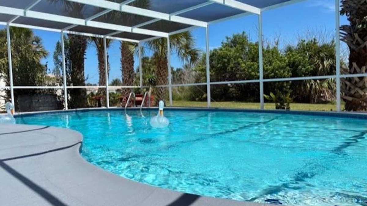 Gulf Harbors House | Charming 2-bedroom house in lovely New Port Richey with pool.