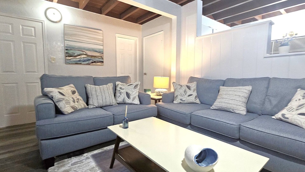 Riviera Beach Apartment | Charming 2-bedroom apt with WiFi, AC in West Palm Beach Next to the Marina/Beach