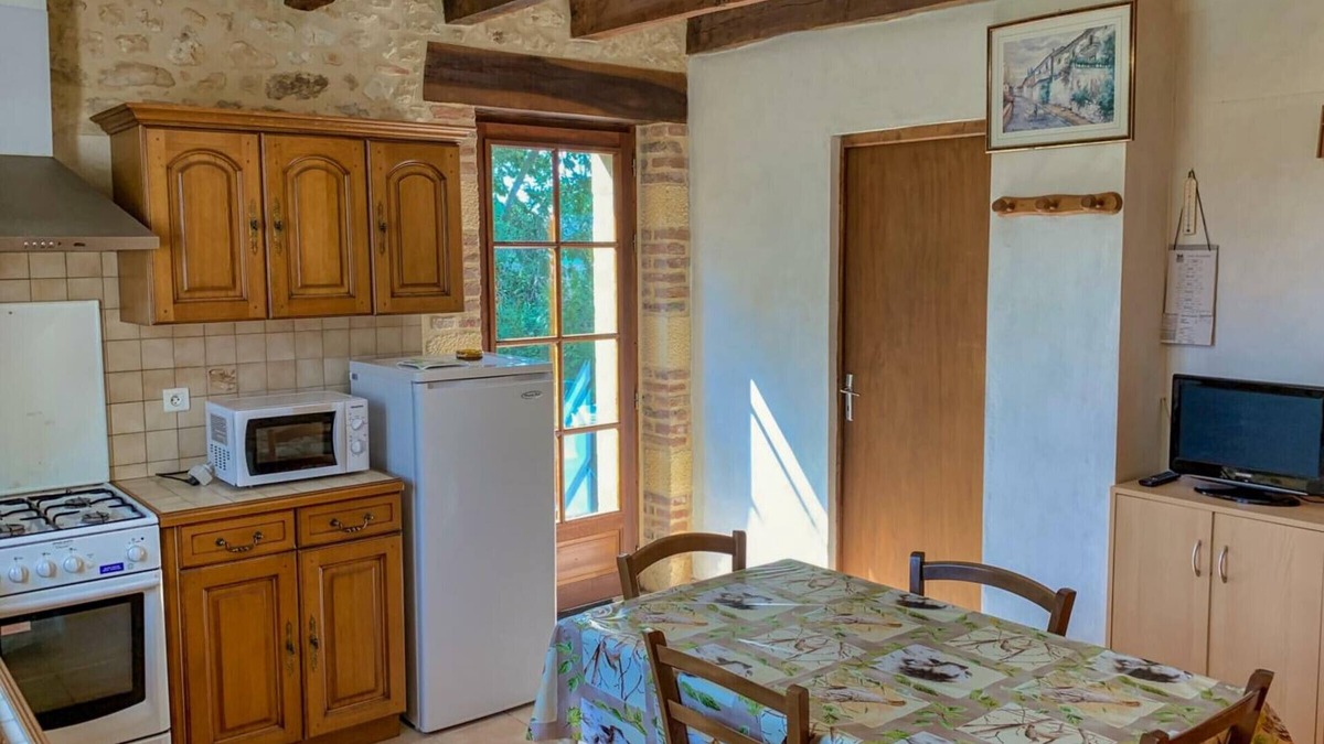Saint-Chamassy Cottage | Charming 2-Bedroom House Near Dordogne Valley Sites with Garden & BBQ