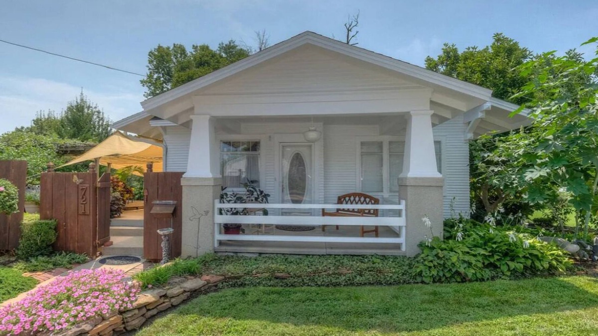 Baxter Springs House | Charming 2 bedroom house in peaceful Baxter Springs