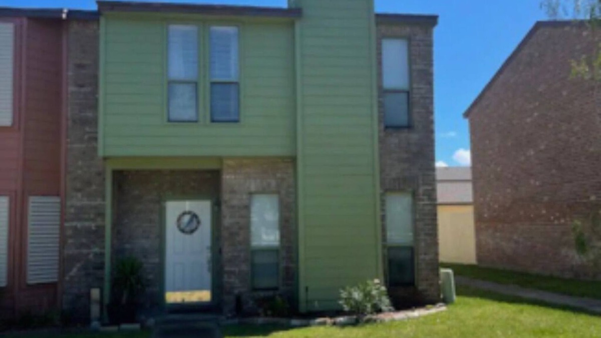 Flour Bluff House | Charming 2-bedroom townhome with office space & WiFi in welcoming Corpus Christi