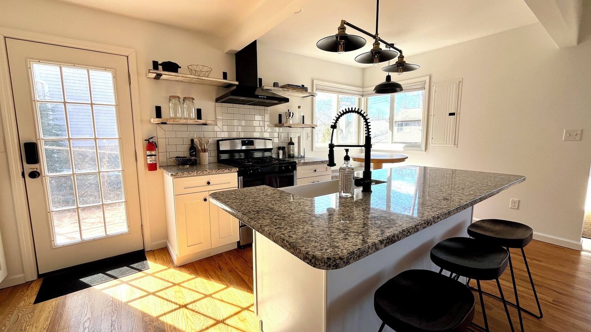 Greenwood Lake House | Charming 2-bedroom house in Greenwood Lake with Central AC/Heat