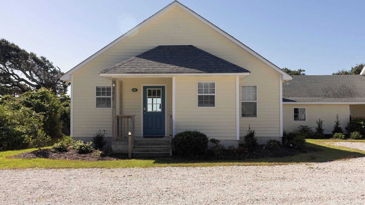 Harkers Island Hotel | Charming 2-bedroom house with AC, WiFi in lovely Harkers Island