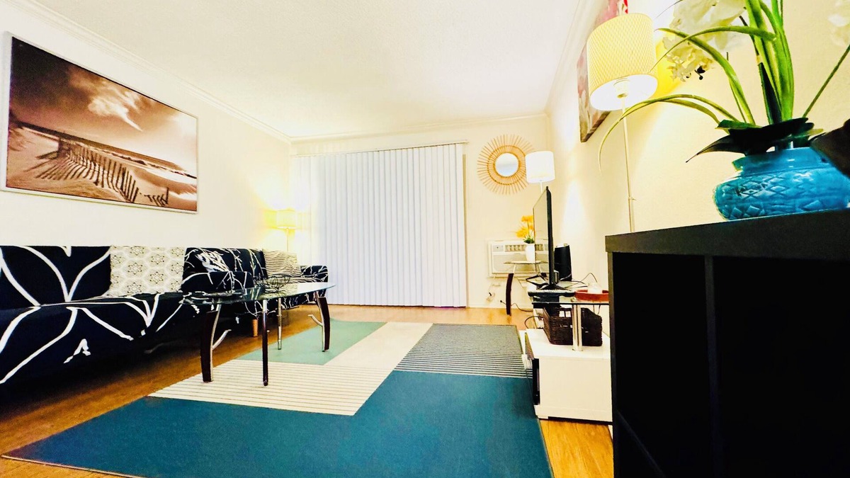 Marina Peninsula Apartment | Charming 2-bedroom apartment with WiFi in fabulous Marina del Rey