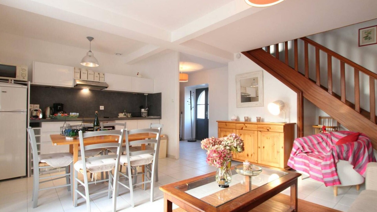 Saint-Marcouf Cottage | Charming 2-Bedroom Cottage Near D-Day Beaches, Wi-Fi, Garden, Pet-Friendly