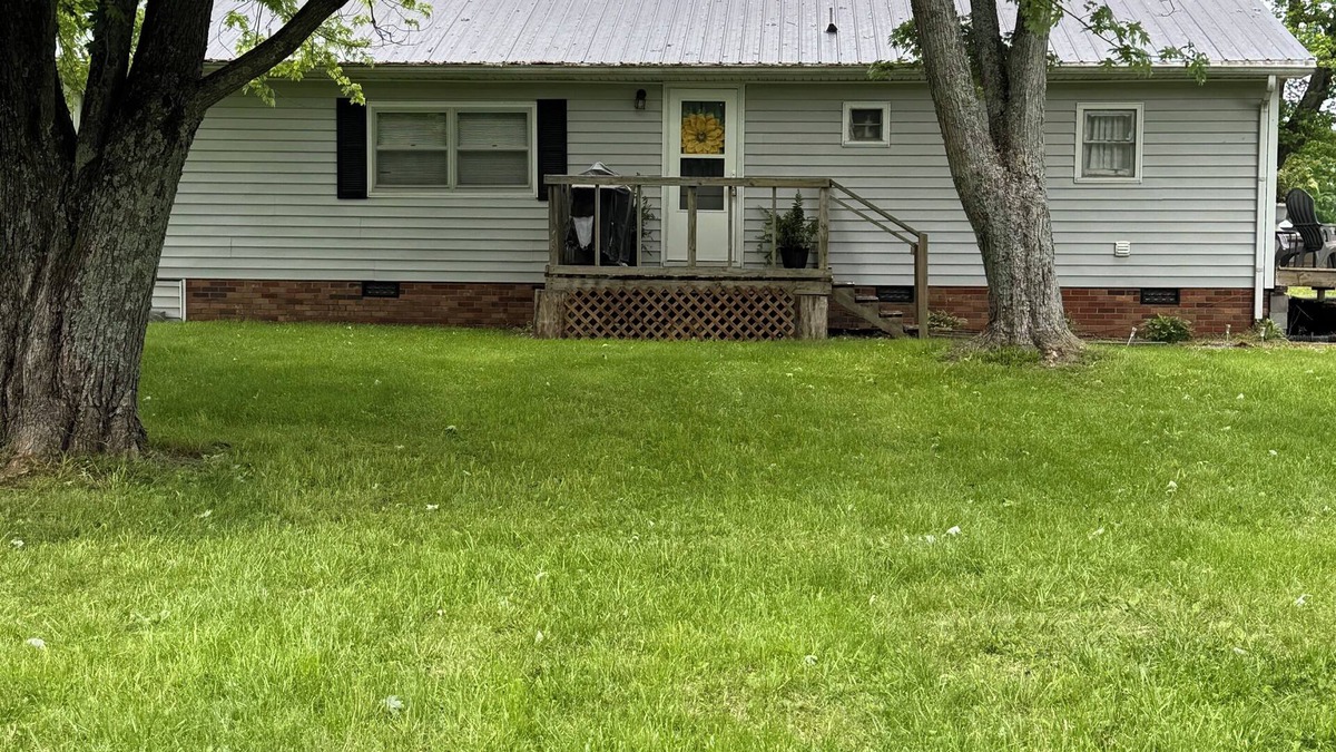 Hadley Cottage | Charming 2-bedroom country cottage with WiFi, AC, 20 minutes from Bowling Green