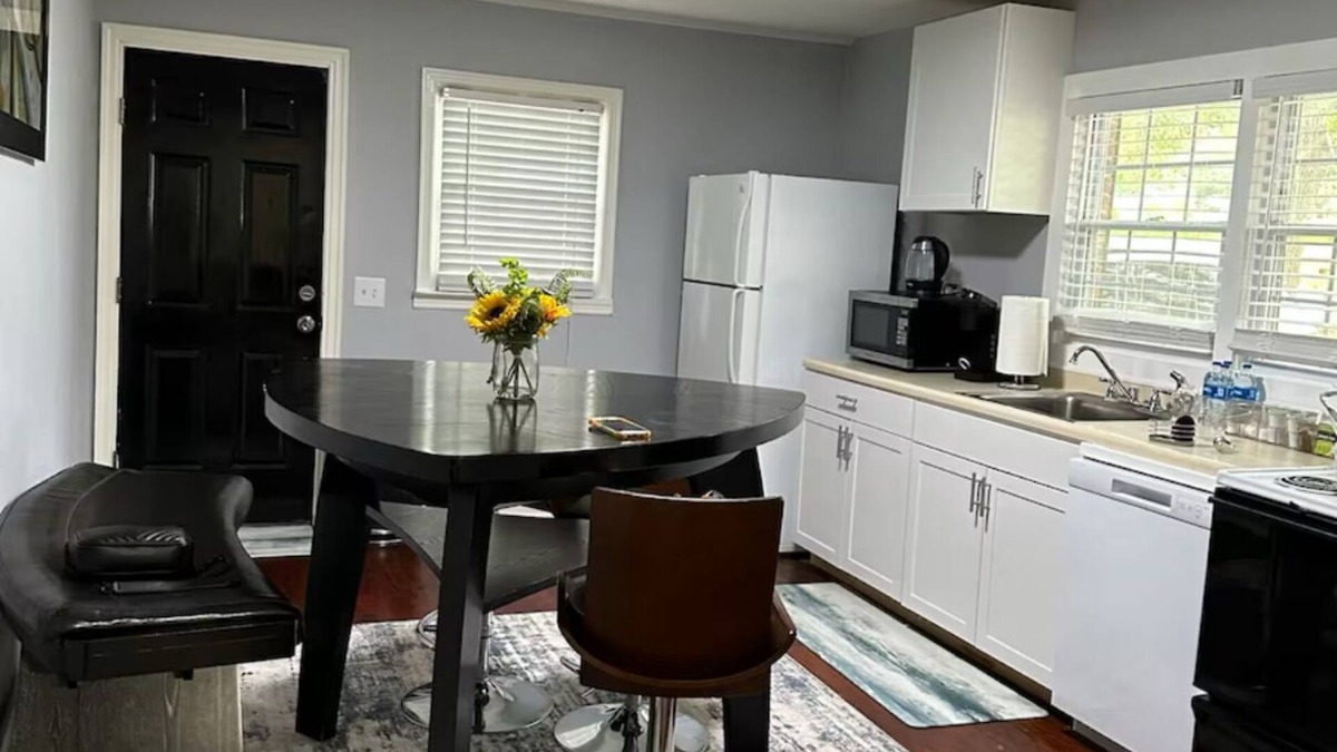 Lawrenceville House | Charming 2-bedroom house in peaceful Lawrenceville with WiFi, AC