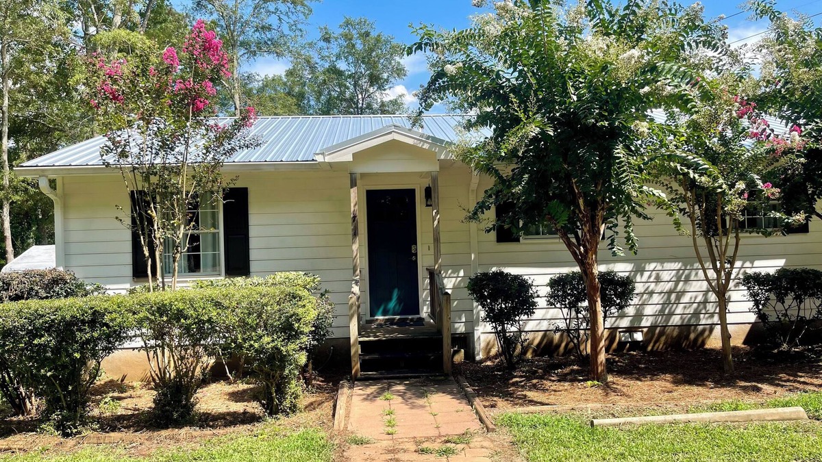 Milledgeville Apartment | Charming 2-bedroom lakeside apartment with access to beautiful Lake Sinclair.