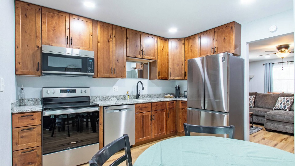 North Liberty House | Charming 2-bedroom house freshly renovated in beautiful North Liberty