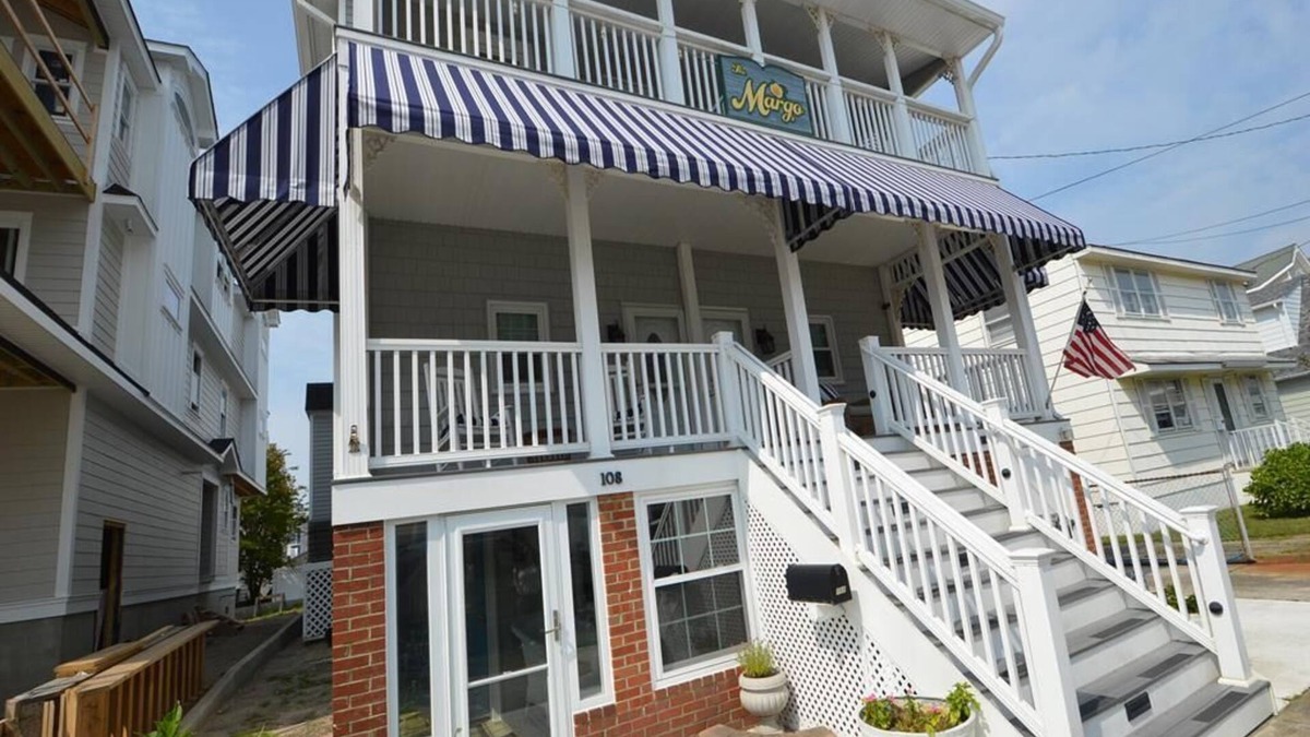Dennisville House | Charming 2 Bedroom Located 2 Blocks from the Beach!