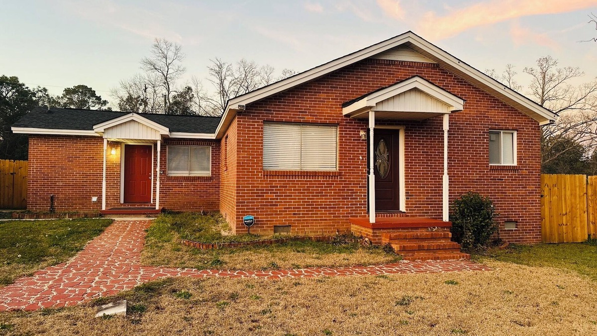 Warner Robins House | Charming 2-bedroom house with WiFi, AC in pleasant Warner Robins
